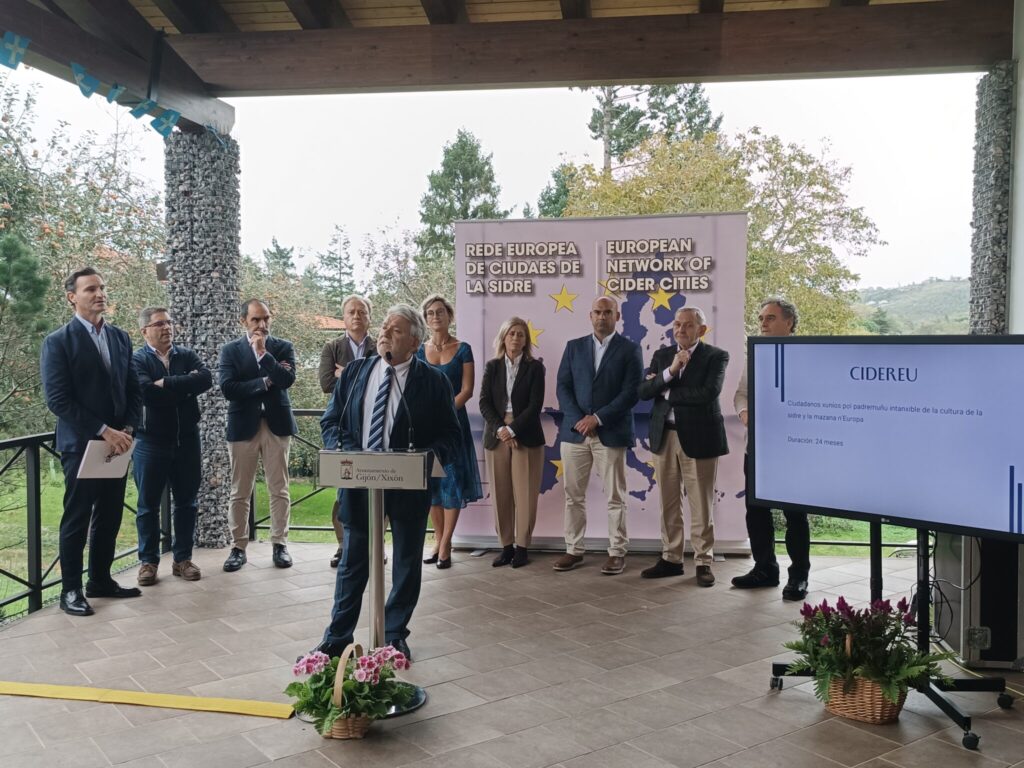 Representantes y territorios participantes na presentación europea de CIDEREU